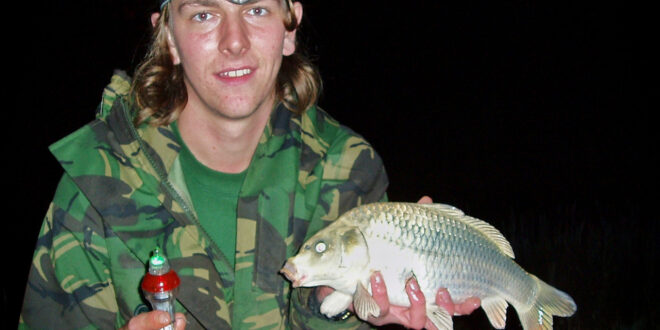 Ghost carp caught on Smart Float electronic light up fishing float review