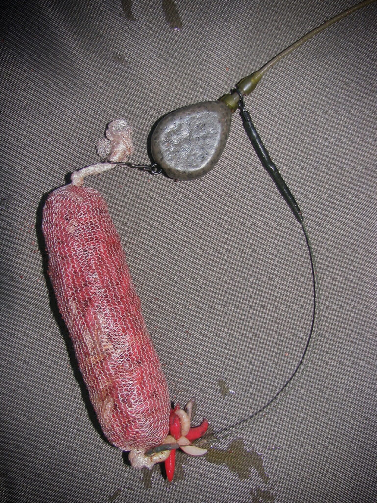 Maggot medusa helicopter rig for specimen tench & bream, with PVA stocking of dead maggots