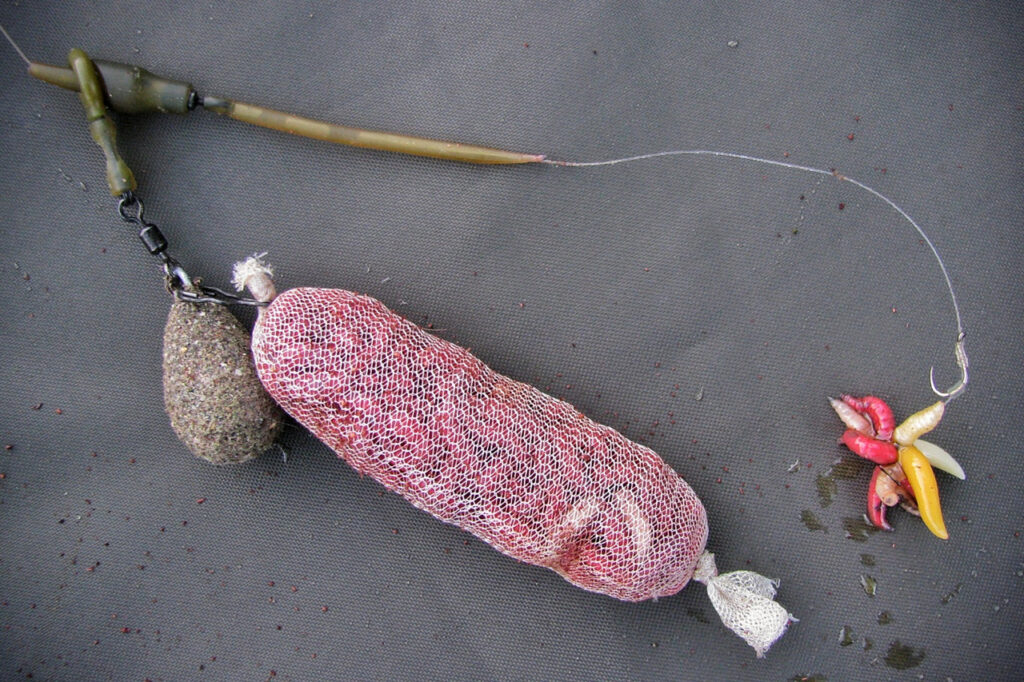 Maggot medusa helicopter rig for specimen tench & bream, with PVA stocking of dead maggots