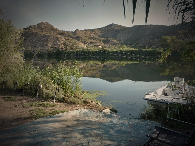 Relaxing on the banks of the Ebro at Riba Roja