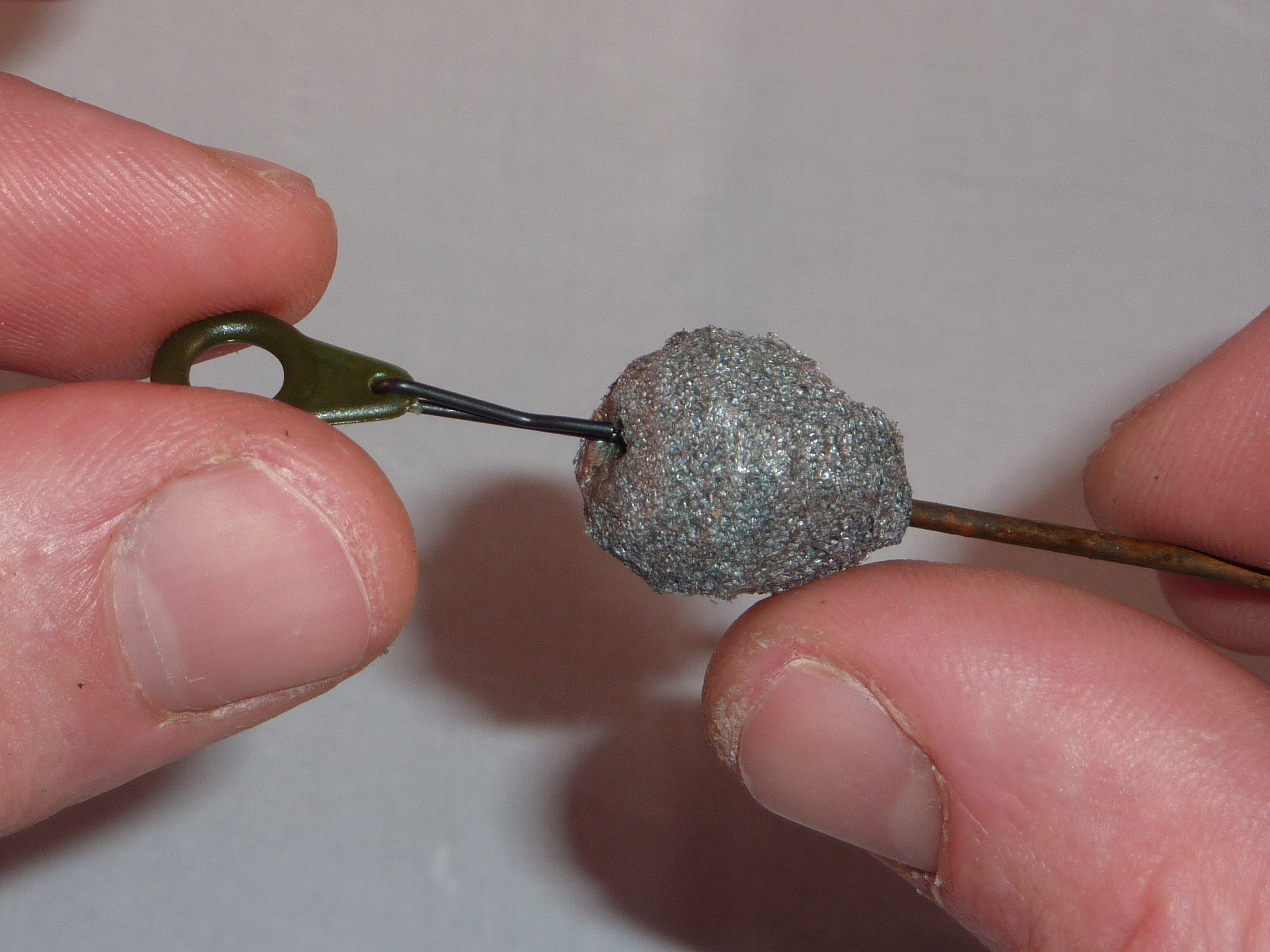 Easy to make buoyant legering stems for zander angling