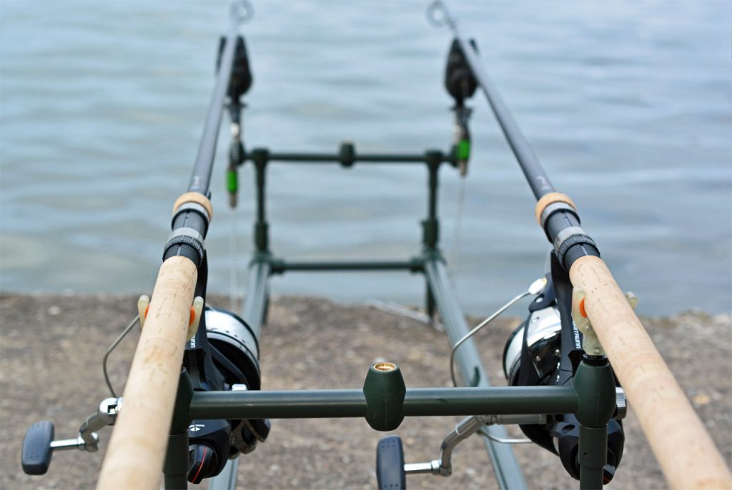 Fox Warrior+ Carp Rod Tackle Review – 12 foot 3.25lb test curve fishing rod with Full Cork Handle.