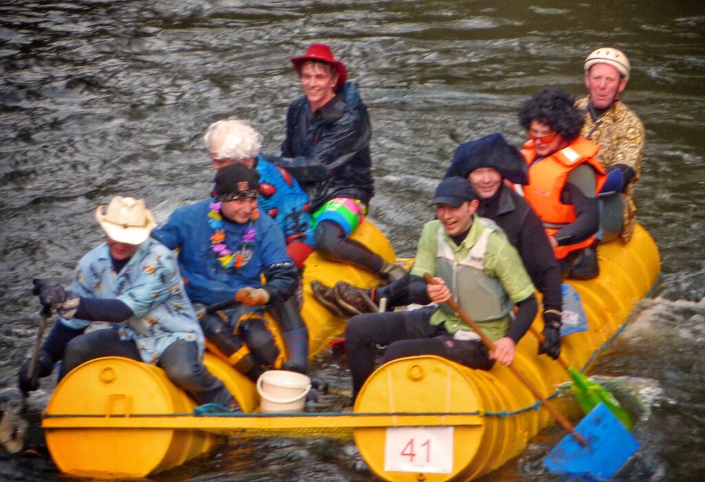 Matlock Raft Race, Boxing Day 2009 -  raft number 41